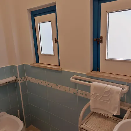 Double Room, Air Conditioning, Bathroom, In The Center Of Calabria N6752 Tropea