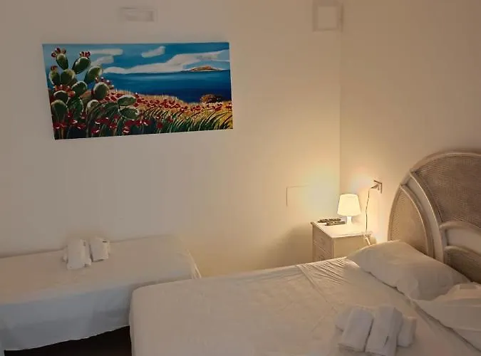 Double Room, Air Conditioning, Bathroom, In The Center Of Calabria N6752 Tropea