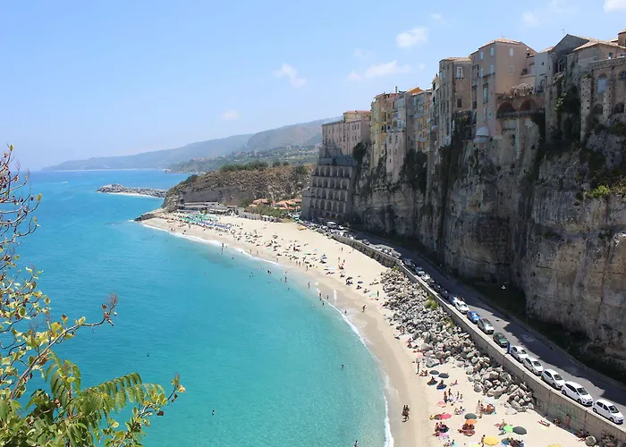 Double Room, Air Conditioning, Bathroom, In The Center Of Calabria N6752 Couette-café 3*