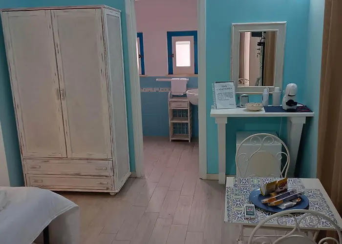 Couette-café Double Room, Air Conditioning, Bathroom, In The Center Of Calabria N6752