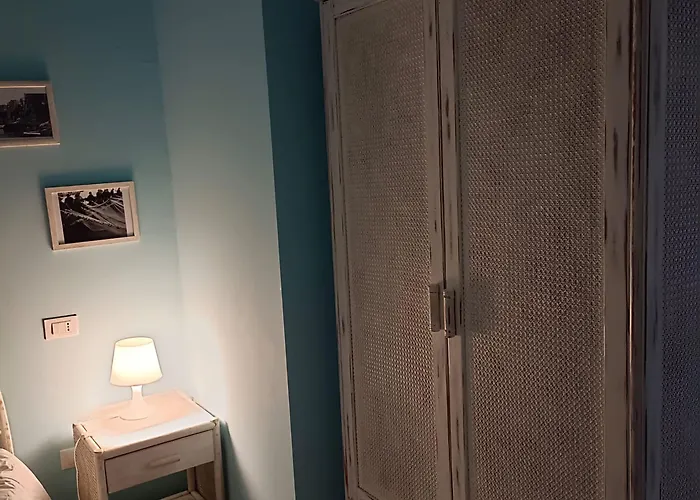 Double Room, Air Conditioning, Bathroom, In The Center Of Calabria N6752 Couette-café