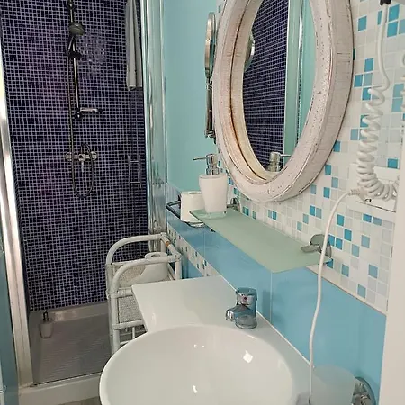 Double Room, Air Conditioning, Bathroom, In The Center Of Calabria N6752 3*