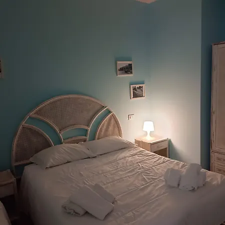 Double Room, Air Conditioning, Bathroom, In The Center Of Calabria N6752 Tropea