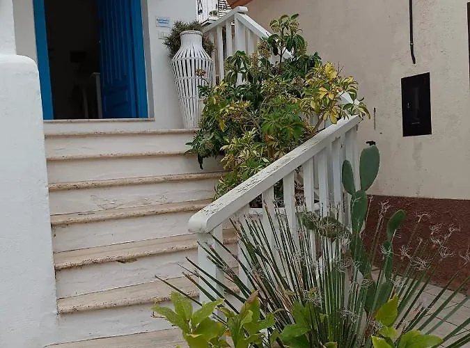 Alojamento de Acomodação e Pequeno-almoço Double Room, Air Conditioning, Bathroom, In The Center Of Calabria N6752