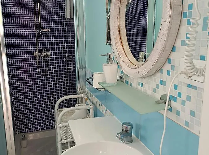 Double Room, Air Conditioning, Bathroom, In The Center Of Calabria N6752 3*