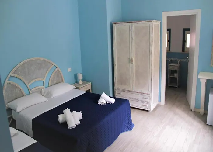 Alojamento de Acomodação e Pequeno-almoço Double Room, Air Conditioning, Bathroom, In The Center Of Calabria N6752