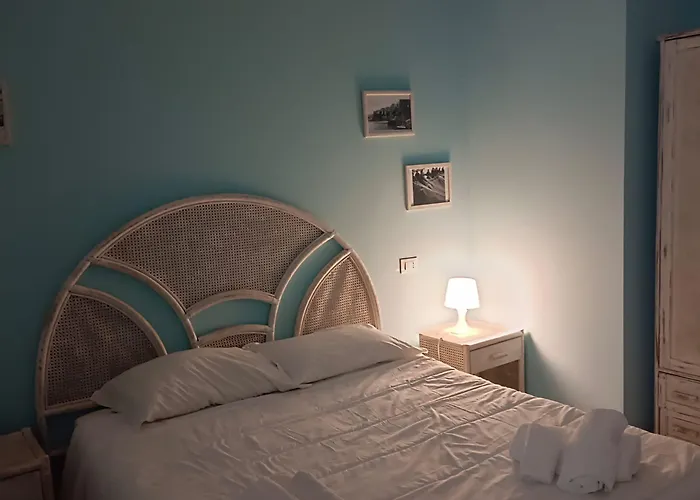 Double Room, Air Conditioning, Bathroom, In The Center Of Calabria N6752 Tropea