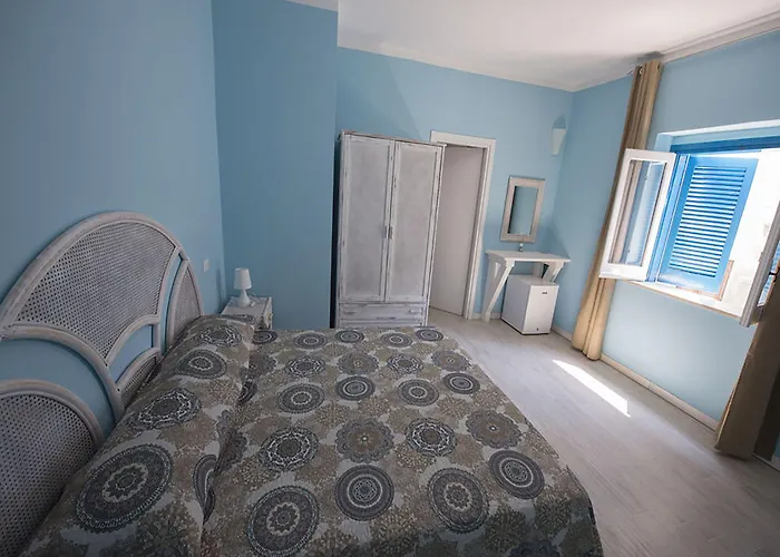 Alojamento de Acomodação e Pequeno-almoço Double Room, Air Conditioning, Bathroom, In The Center Of Calabria N6752